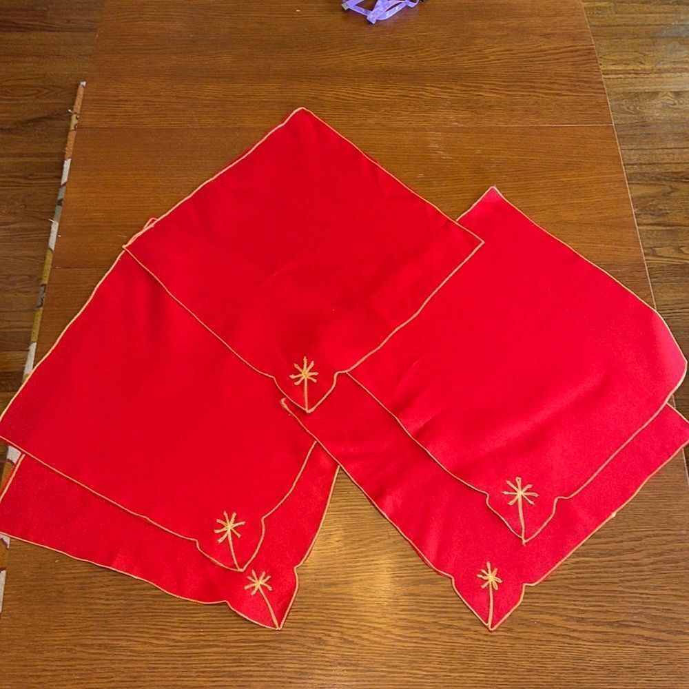 Set of 5 Vtg‎ mid Century red nylon or polyester Christmas or Holiday napkins